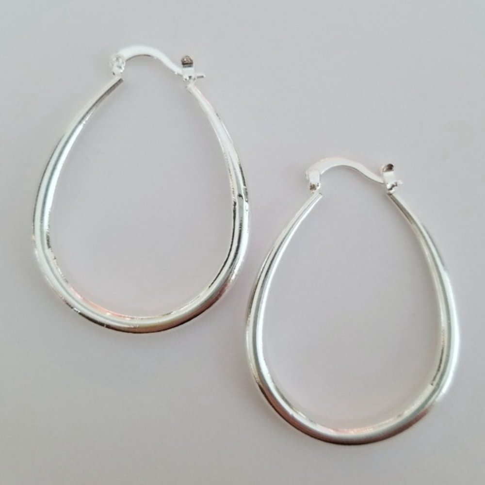 * 925 SILVER 1.5” ROUND HOOPS - Picture 2 of 4